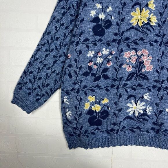 Vintage Adele Knitwear Women’s Blue Floral Knit Sweater Size Large - Picture 2 of 14
